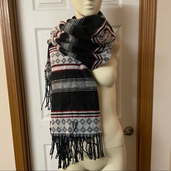 Poncho - Picture 3 of 3